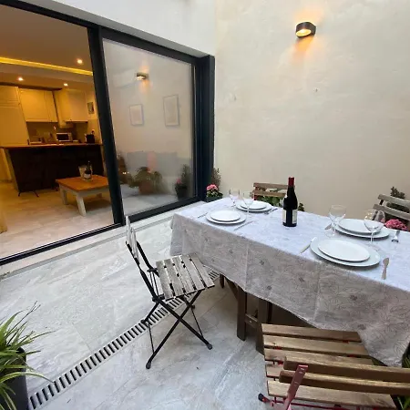 Apartment Renovated 5 Minutes Walk To The
