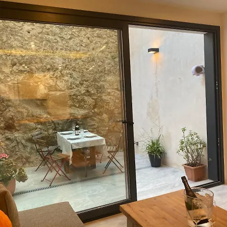 Apartment Renovated 5 Minutes Walk To The *