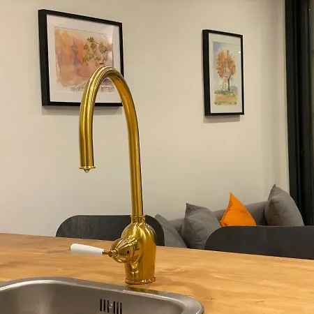 Apartamento Renovated 5 Minutes Walk To The