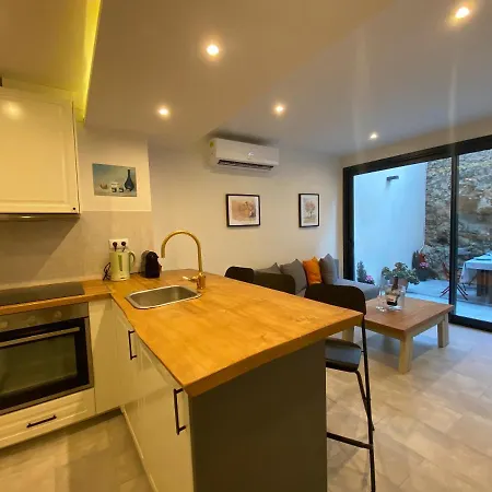 Apartment Renovated 5 Minutes Walk To The *