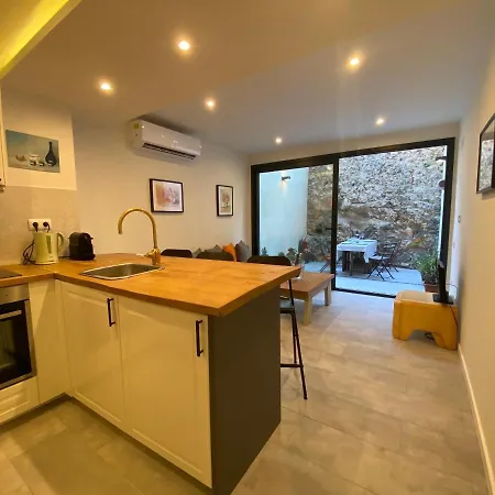 Apartment Renovated 5 Minutes Walk To The *